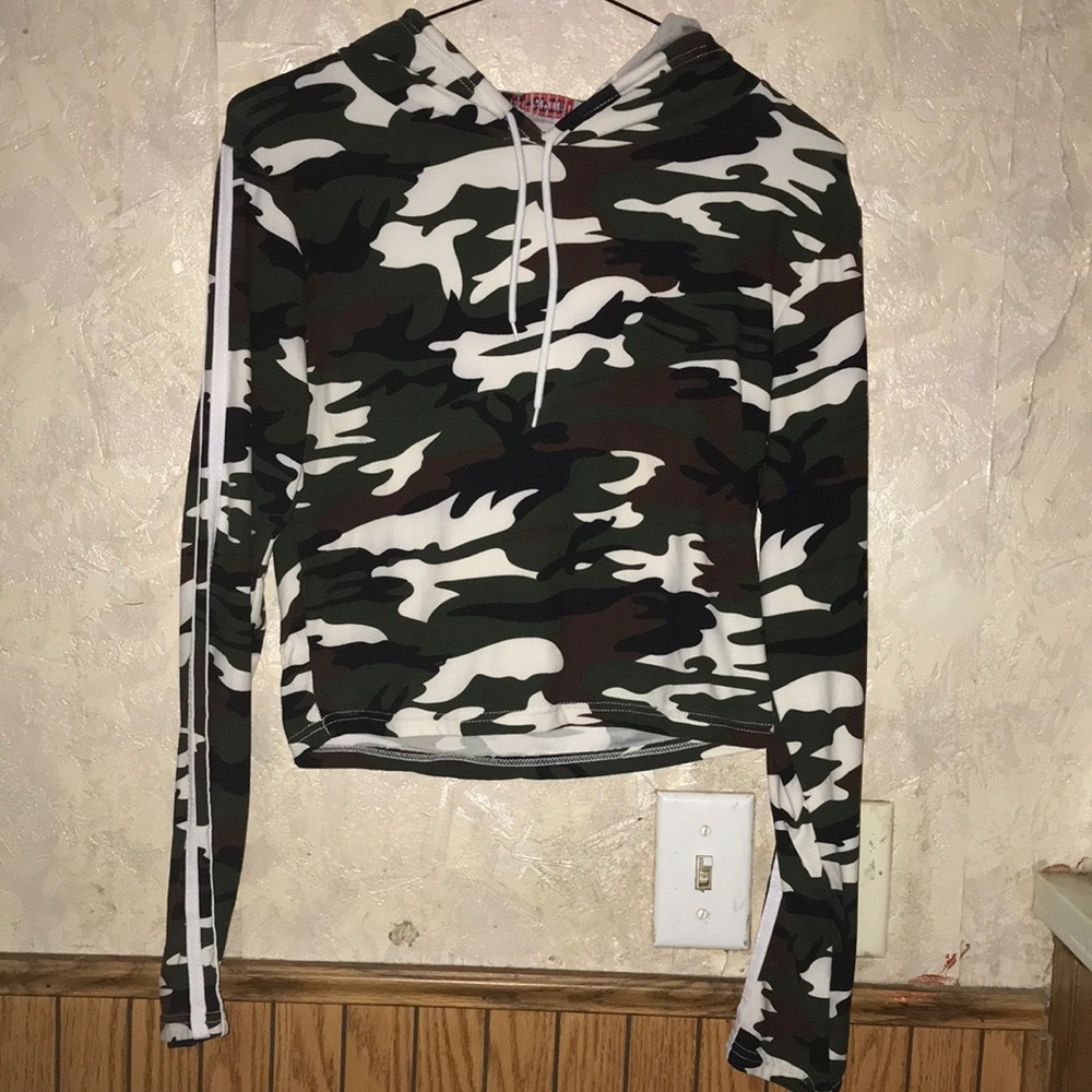 4/$10🌻🌻Green camouflage AQ sports hoodie